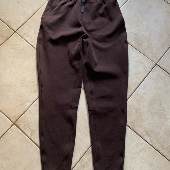 Lululemon Lab Esker joggers in dark cedar/black. Size 6. Worn once. - Picture 9 of 13